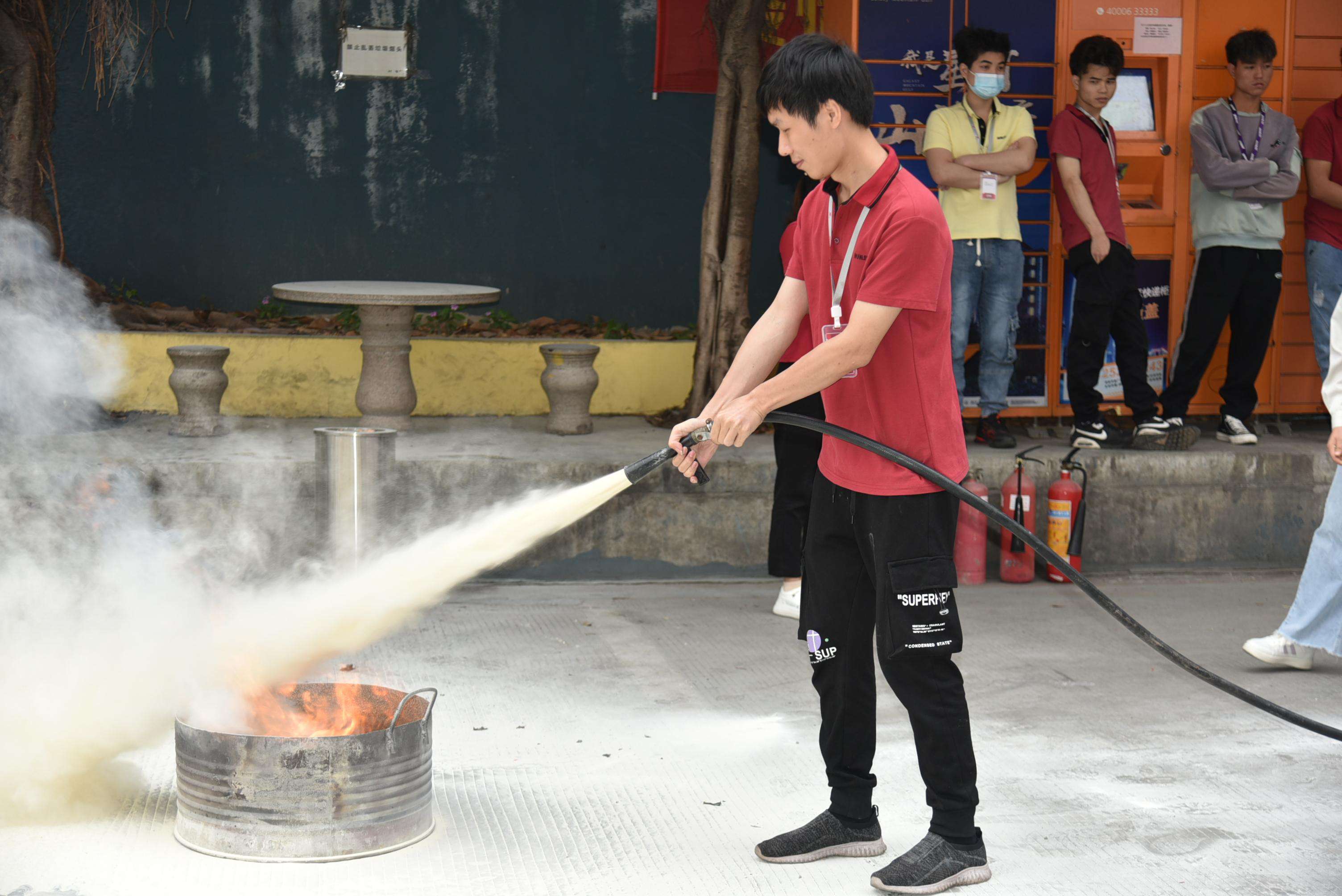 萬(wàn)利科技夏季消防演習